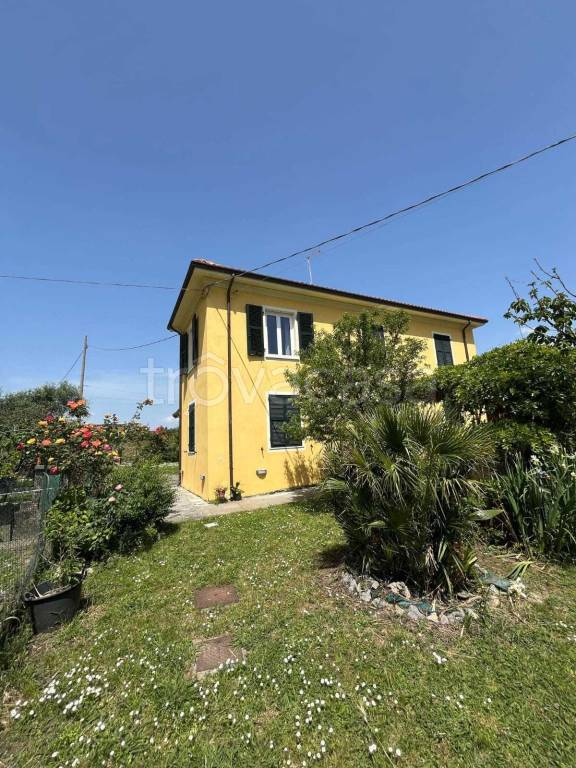 casa indipendente in vendita ad Ameglia