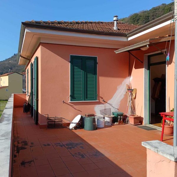 casa indipendente in vendita ad Ameglia