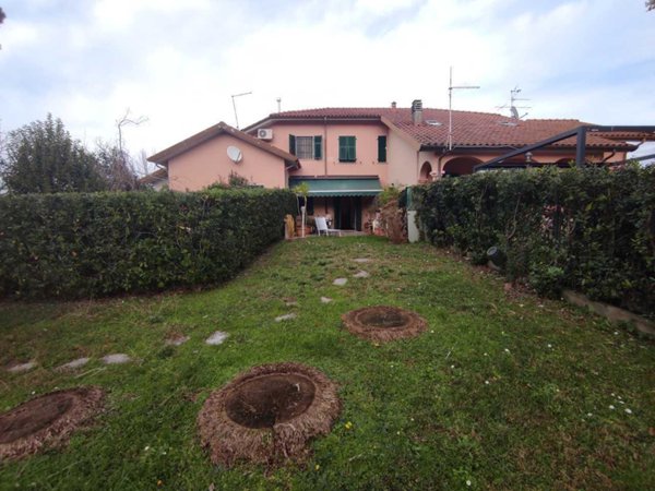 appartamento in vendita ad Ameglia in zona Fiumaretta