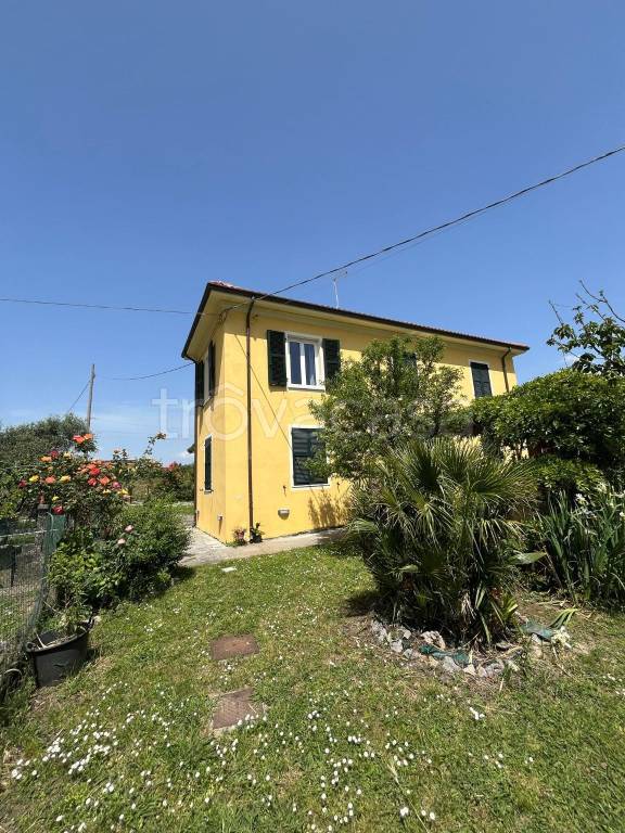 casa indipendente in vendita ad Ameglia