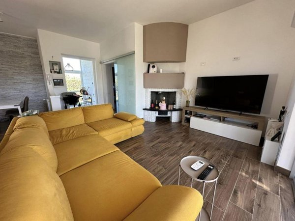 casa indipendente in vendita ad Ameglia in zona Bocca di Magra