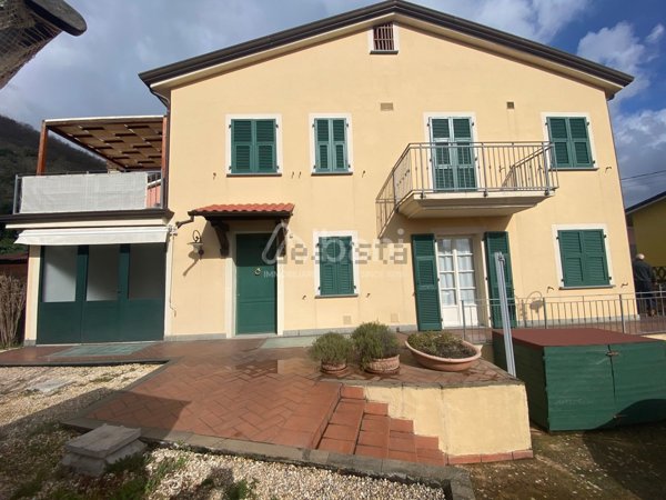 casa indipendente in vendita ad Ameglia