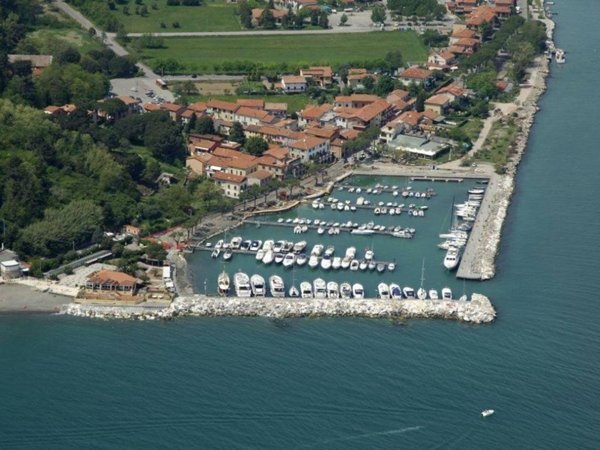 casa indipendente in vendita ad Ameglia in zona Bocca di Magra
