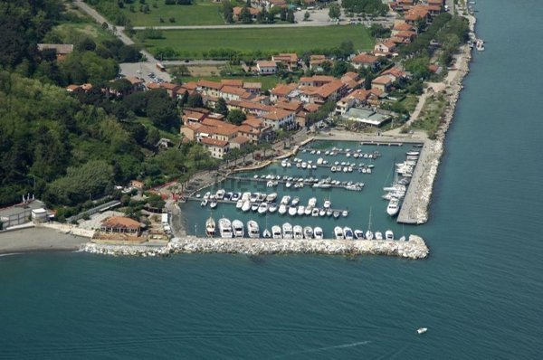 appartamento in vendita ad Ameglia in zona Bocca di Magra