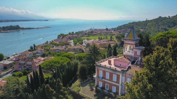appartamento in vendita ad Ameglia in zona Bocca di Magra