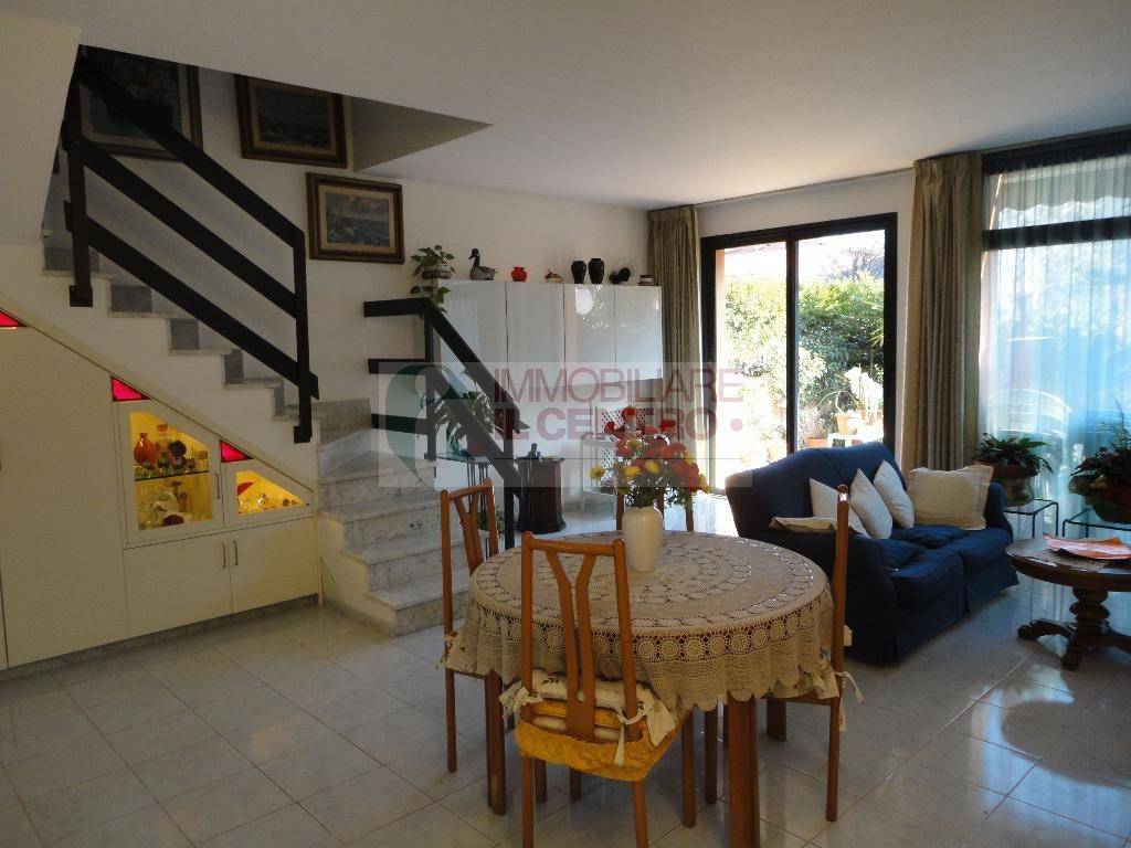 casa indipendente in vendita ad Ameglia