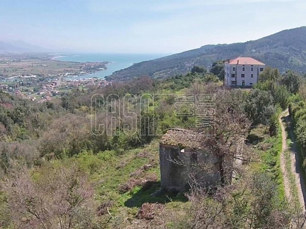 villa in vendita ad Ameglia in zona Fiumaretta