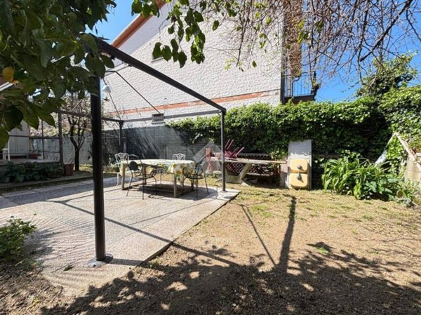 casa indipendente in vendita ad Ameglia