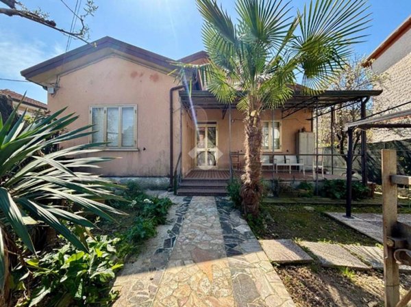 casa indipendente in vendita ad Ameglia