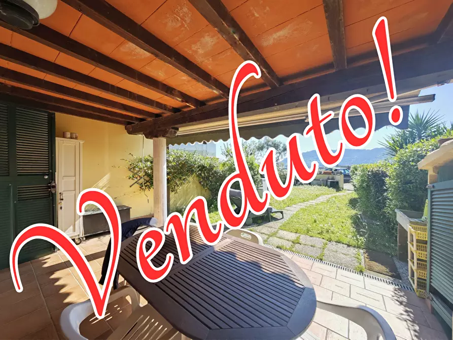 casa indipendente in vendita ad Ameglia in zona Fiumaretta