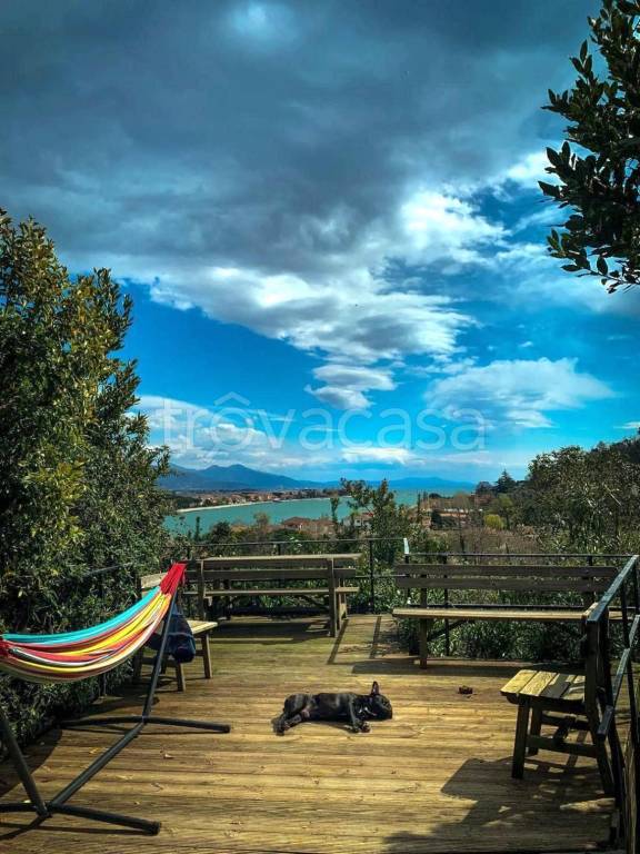 casa indipendente in vendita ad Ameglia in zona Bocca di Magra