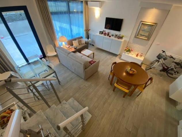intera palazzina in vendita ad Ameglia in zona Bocca di Magra