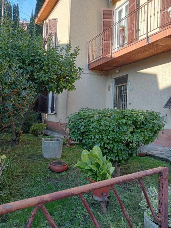 casa indipendente in vendita ad Ameglia in zona Bocca di Magra