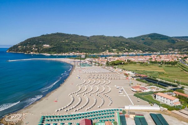 appartamento in vendita ad Ameglia in zona Fiumaretta