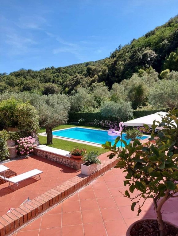 casa semindipendente in vendita ad Ameglia in zona Bocca di Magra