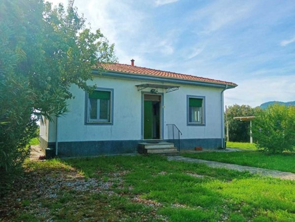 casa indipendente in vendita ad Ameglia in zona Cafaggio