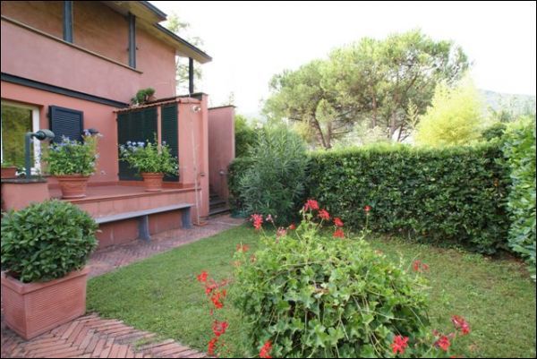 casa indipendente in vendita ad Ameglia in zona Bocca di Magra