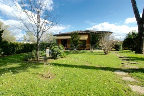 casa indipendente in vendita ad Ameglia