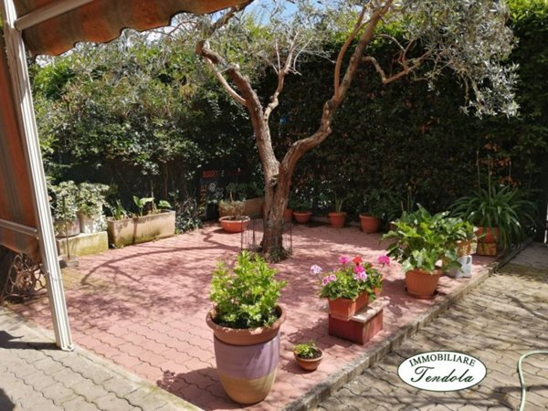 casa indipendente in vendita ad Ameglia