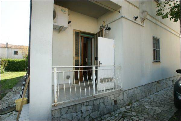 appartamento in vendita ad Ameglia in zona Fiumaretta