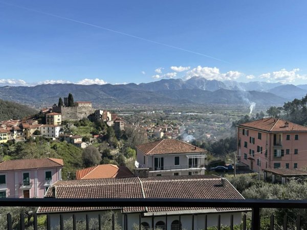 casa indipendente in vendita ad Ameglia in zona Montemarcello