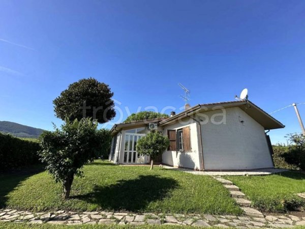 casa indipendente in vendita ad Ameglia in zona Fiumaretta