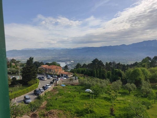 casa indipendente in vendita ad Ameglia in zona Montemarcello