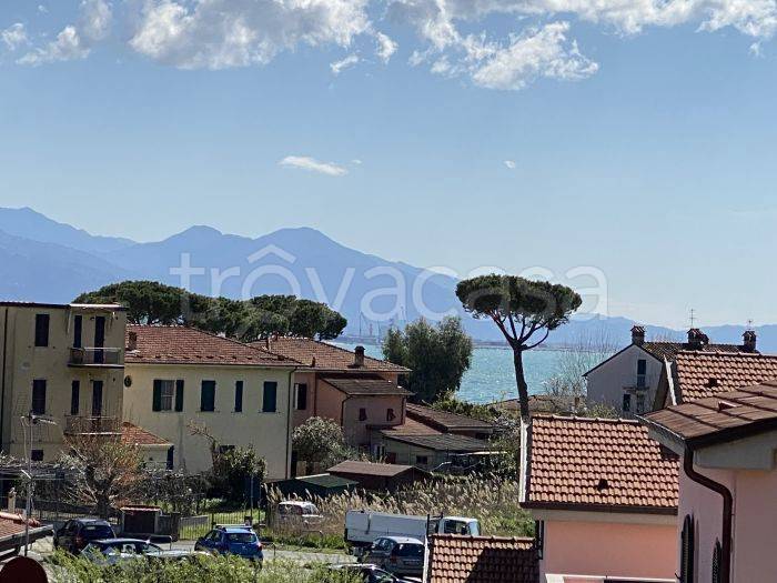 appartamento in vendita ad Ameglia in zona Bocca di Magra