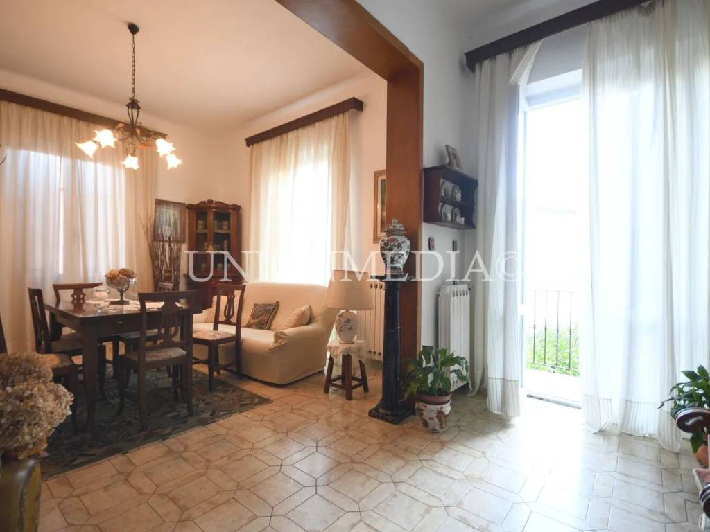 casa indipendente in vendita ad Ameglia in zona Bocca di Magra