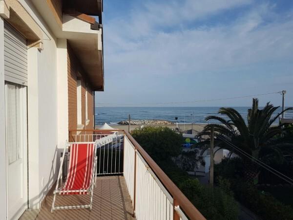 appartamento in vendita ad Ameglia in zona Fiumaretta