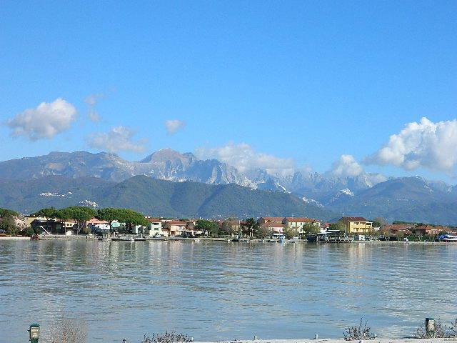 casa indipendente in vendita ad Ameglia in zona Bocca di Magra