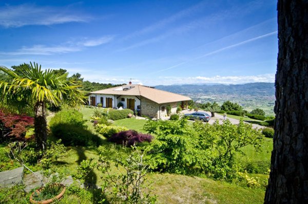 casa indipendente in vendita ad Ameglia in zona Montemarcello