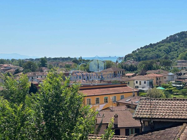 appartamento in vendita ad Ameglia in zona Fiumaretta
