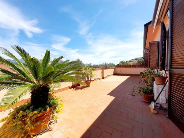 casa indipendente in vendita ad Ameglia in zona Cafaggio