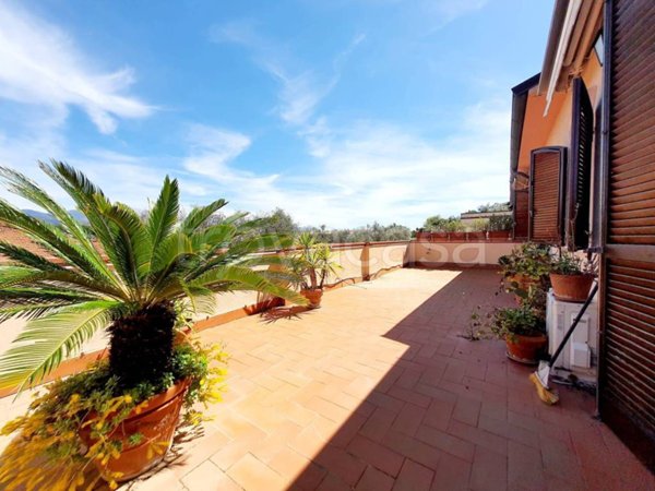 casa indipendente in vendita ad Ameglia in zona Cafaggio