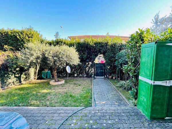 casa indipendente in vendita ad Ameglia