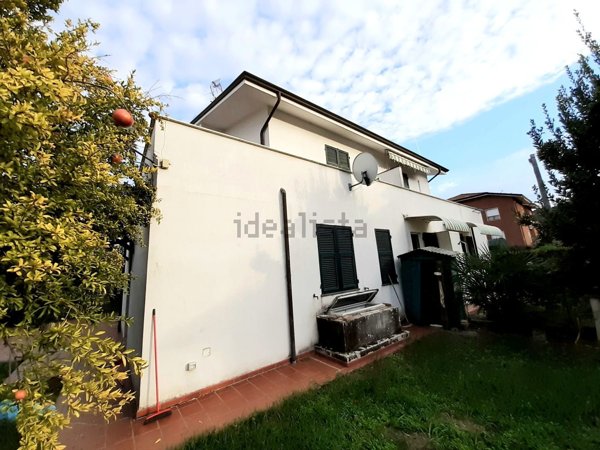 casa indipendente in vendita ad Ameglia