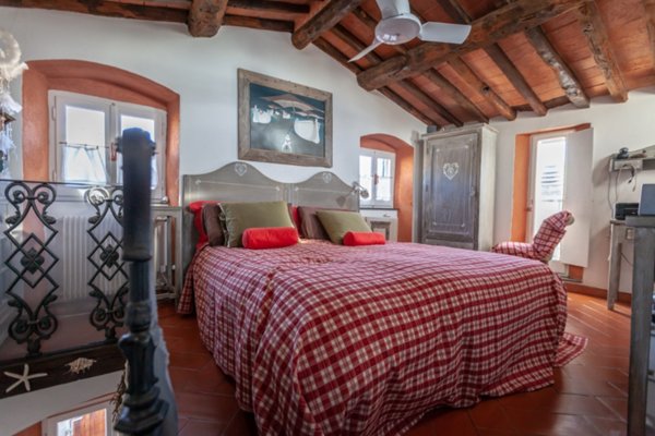 casa indipendente in vendita ad Ameglia in zona Montemarcello