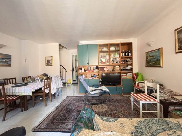 appartamento in vendita ad Ameglia in zona Bocca di Magra