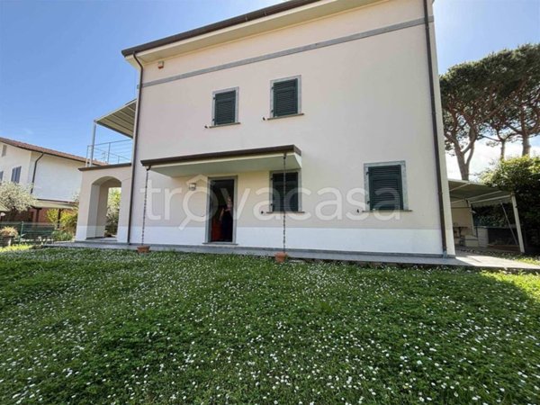 casa indipendente in vendita ad Ameglia in zona Fiumaretta