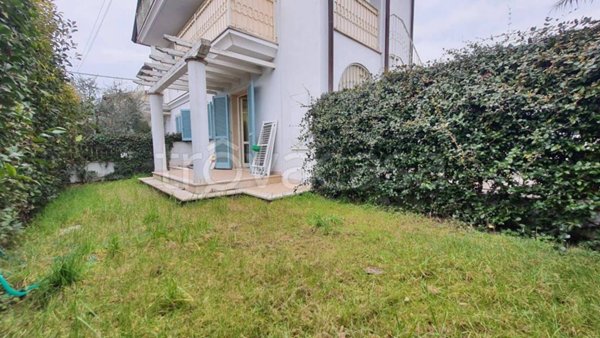appartamento in vendita ad Ameglia in zona Fiumaretta