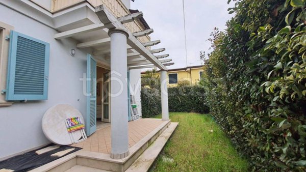 appartamento in vendita ad Ameglia in zona Fiumaretta