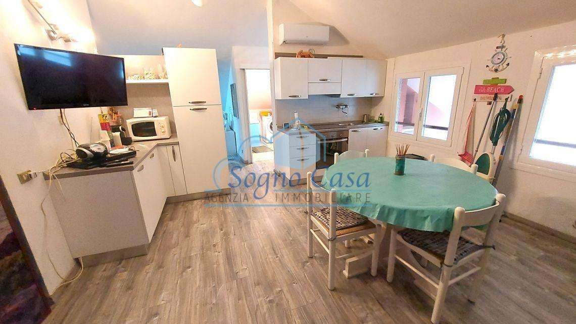 appartamento in vendita ad Ameglia in zona Fiumaretta