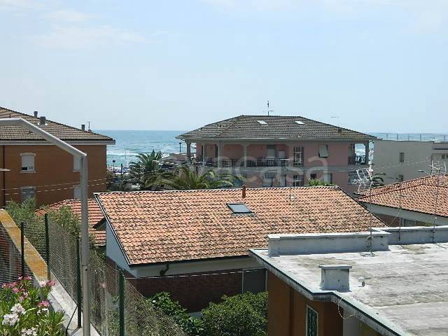appartamento in vendita ad Ameglia in zona Fiumaretta