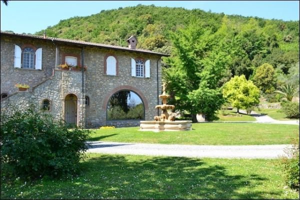 casa indipendente in vendita ad Ameglia in zona Bocca di Magra