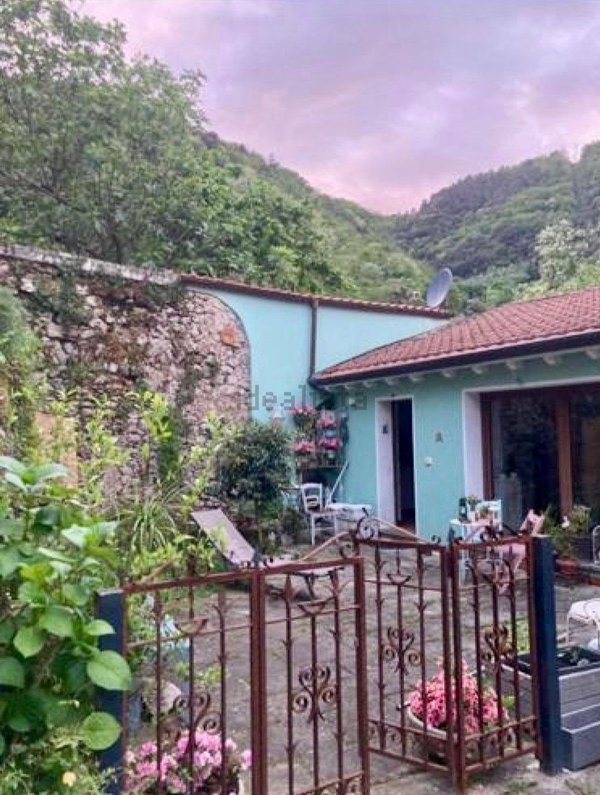 casa indipendente in vendita ad Ameglia