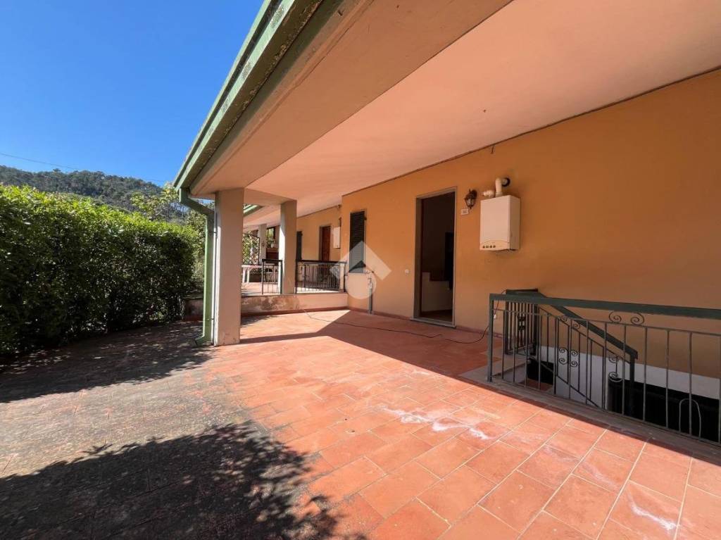 casa indipendente in vendita ad Ameglia in zona Bocca di Magra