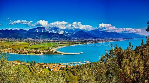 appartamento in vendita ad Ameglia in zona Bocca di Magra