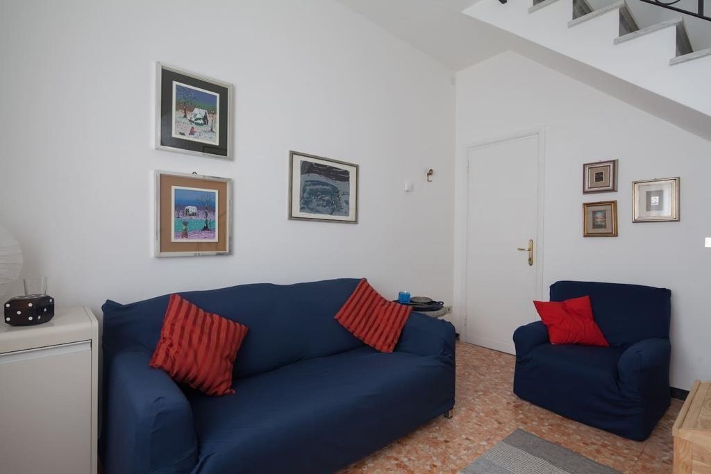 casa indipendente in vendita ad Ameglia in zona Bocca di Magra