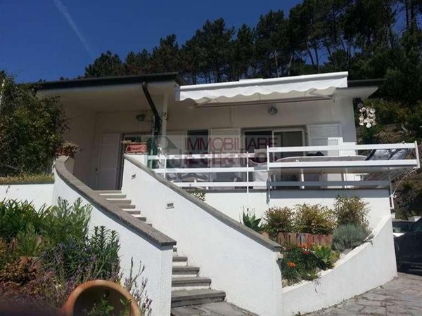 casa indipendente in vendita ad Ameglia